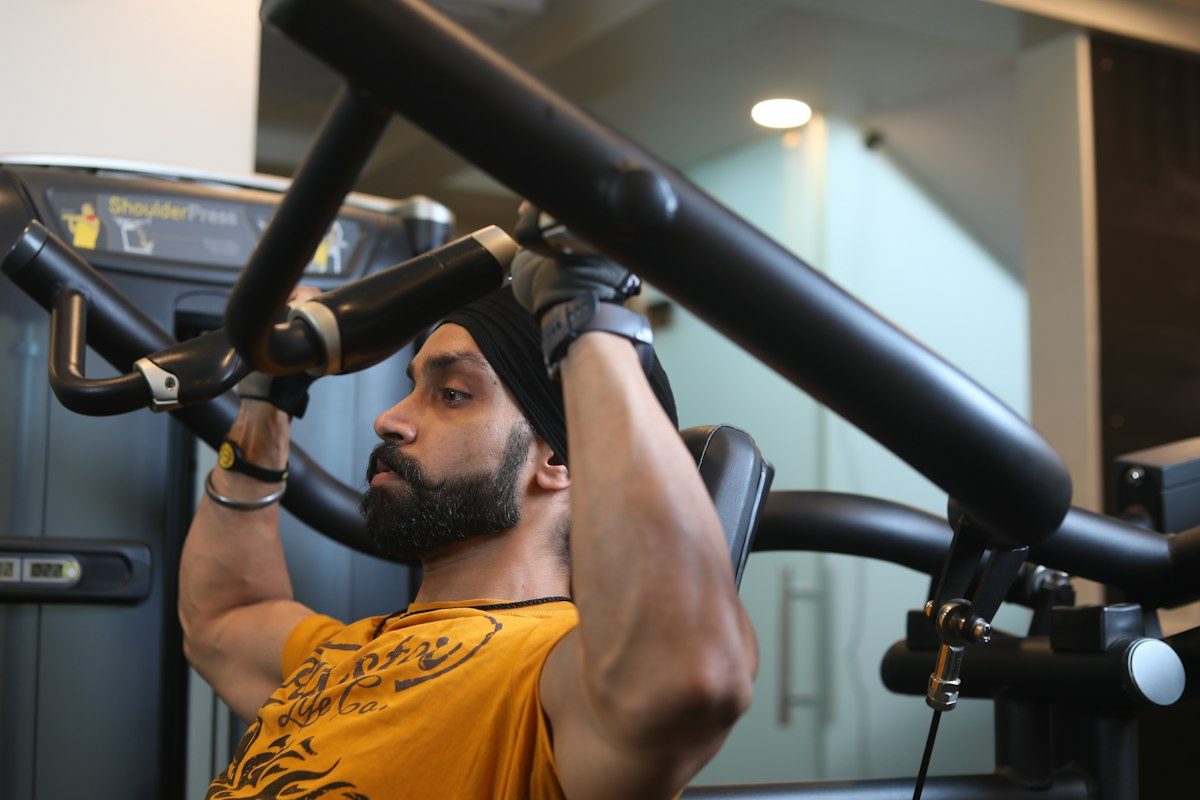 Man in a turban training on a gym machine